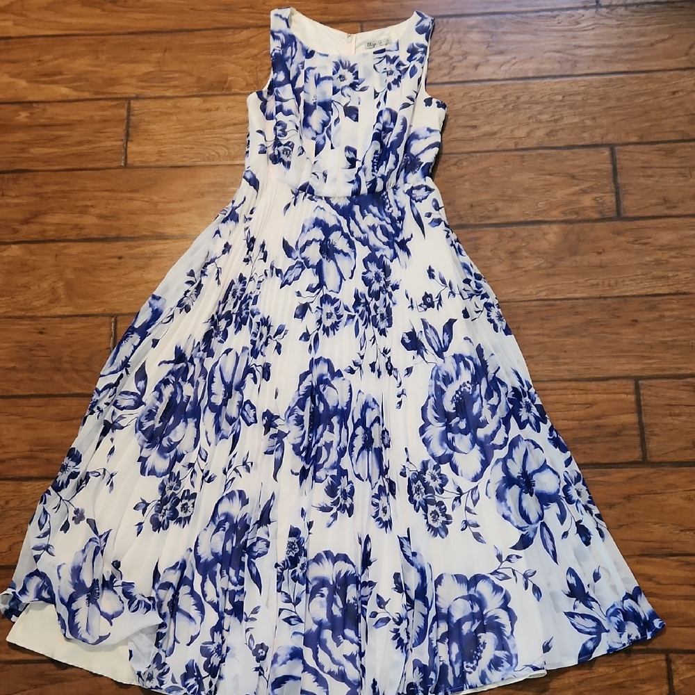 Eliza J White Chiffon Dress Blue Floral Pleats Lined Womens 10 Maxi Dress Gown